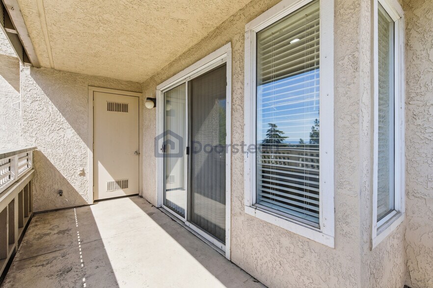 Building Photo - 675 Newbury Ln