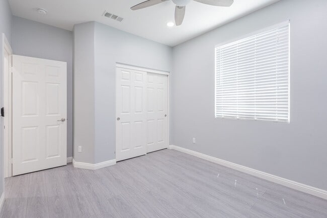 Building Photo - 16220 Retreat Ct