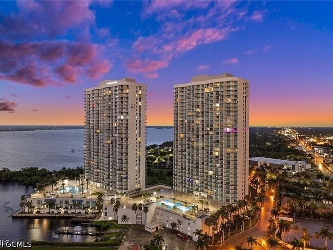 Building Photo - 3000 Oasis Grand Blvd