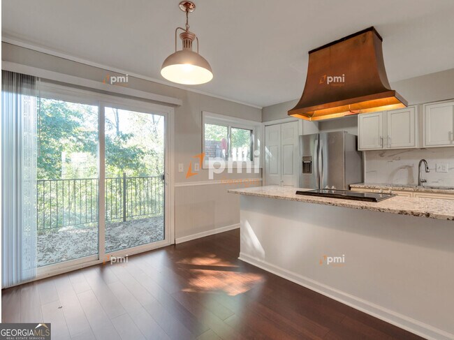 Building Photo - 3083 Colonial Way