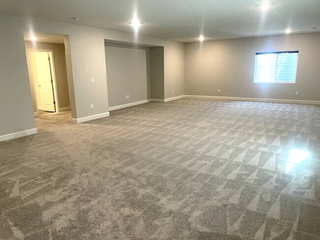 Building Photo - 4420 S Perth Ct