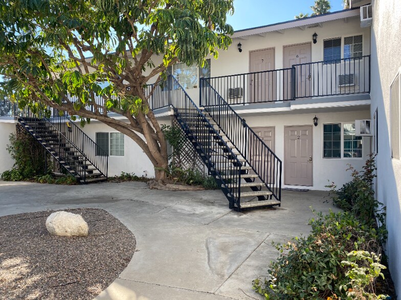 Building Photo - 1234 S Loara St