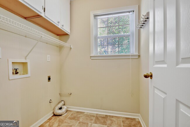 Building Photo - 45 Paces Landing Dr