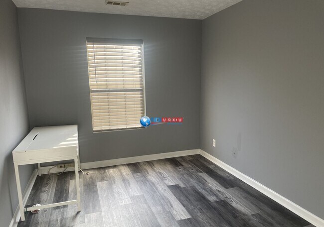 Building Photo - Spacious 4 bedrooms split-level house in Lithonia