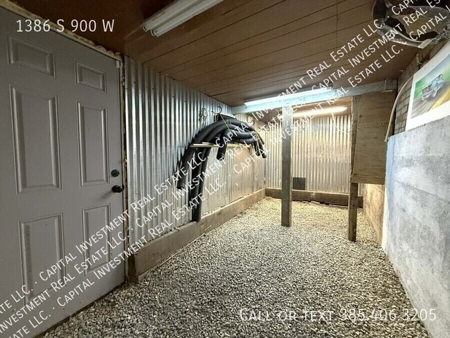 Building Photo - 1386 S 900 W