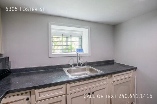 Building Photo - 6305 Foster St