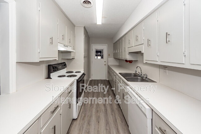 Building Photo - 40 Meander Row