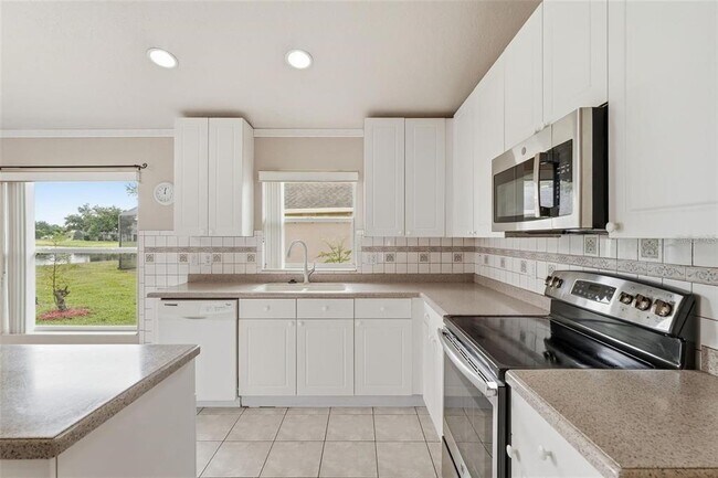 Building Photo - 2819 Maguire Dr