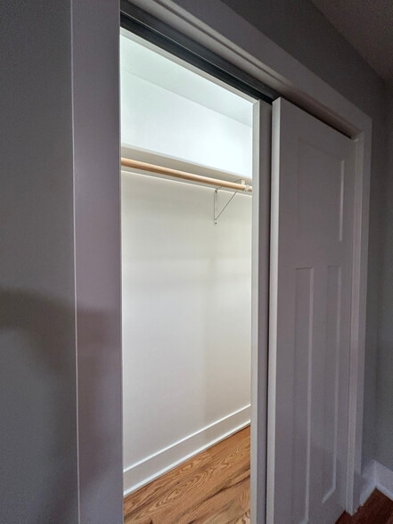 Building Photo - 696 Elm Pl