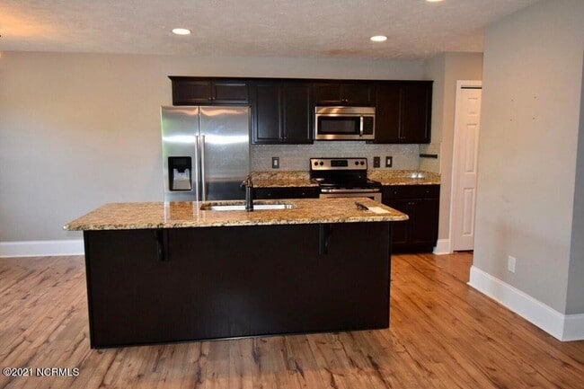 Building Photo - 274 N Saylor St