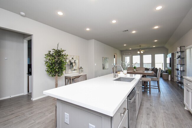 Building Photo - 31443 Splitting Willow Ln