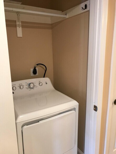 Building Photo - 274 Chestnut Ave