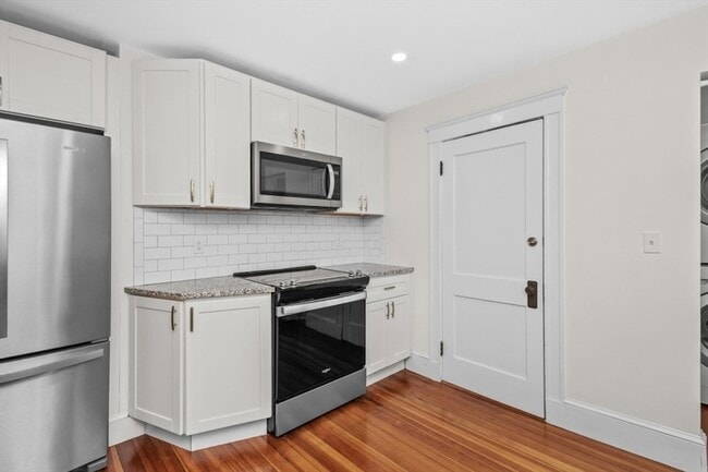 Building Photo - 44 Hillsdale St