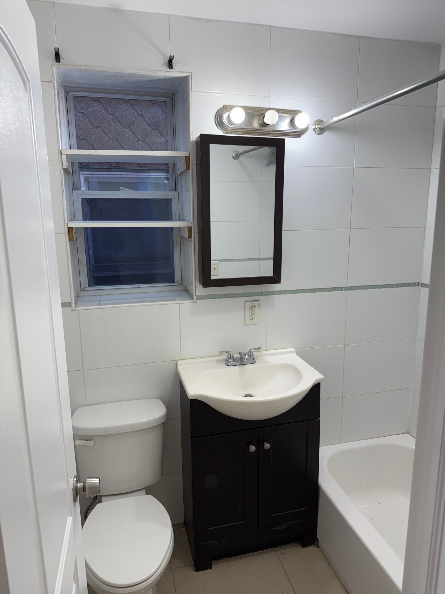 Bathroom - 183 Thorne St