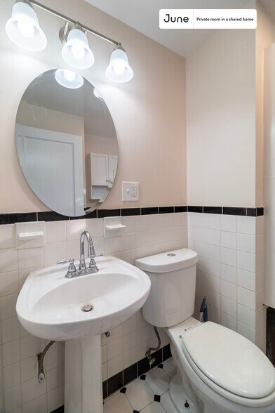 Building Photo - Room in Shared 6 bed/2 bath home