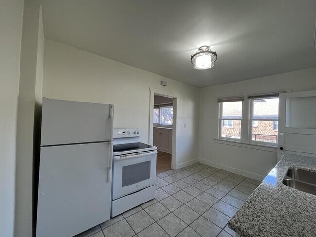 Building Photo - 361-361 Williams Ave S