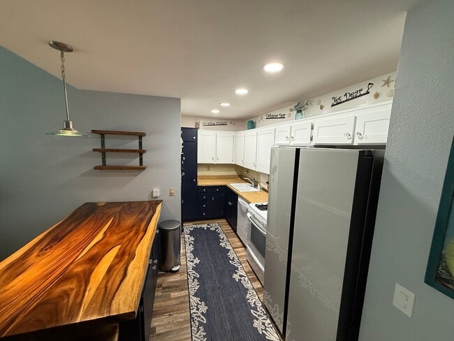 Building Photo - Condo at the Beach - Surfside III HOA