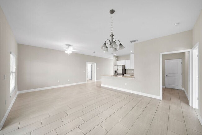 Building Photo - 1004 NW 35th Pl