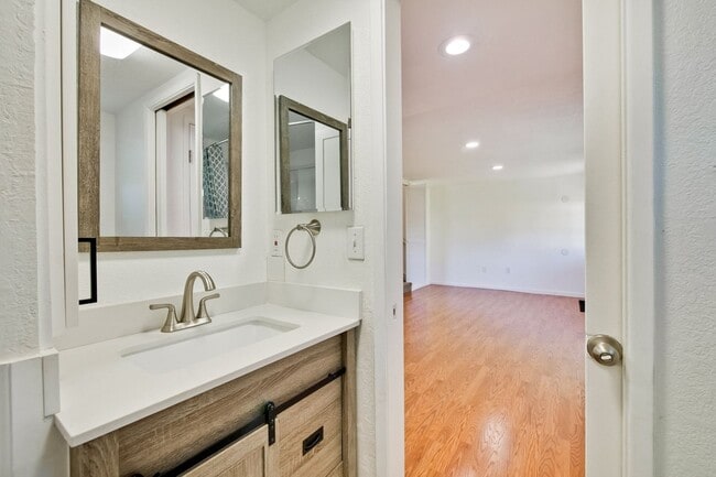 Building Photo - Must See 1 Bed 1 Bath Cottage in the heart of Almaden Valley!!!