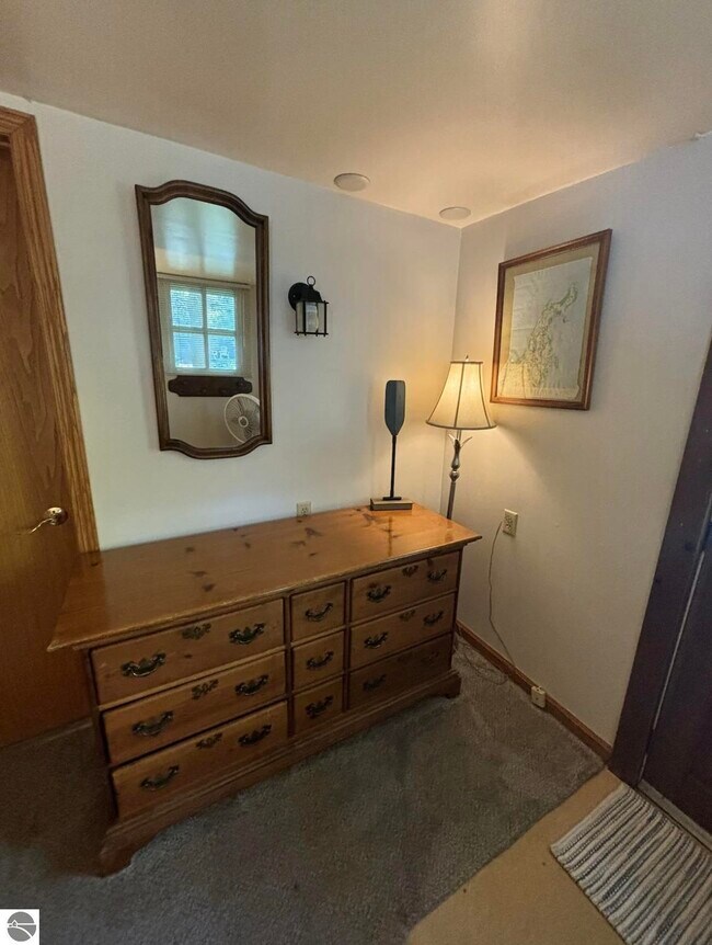 Building Photo - 855 E Front St