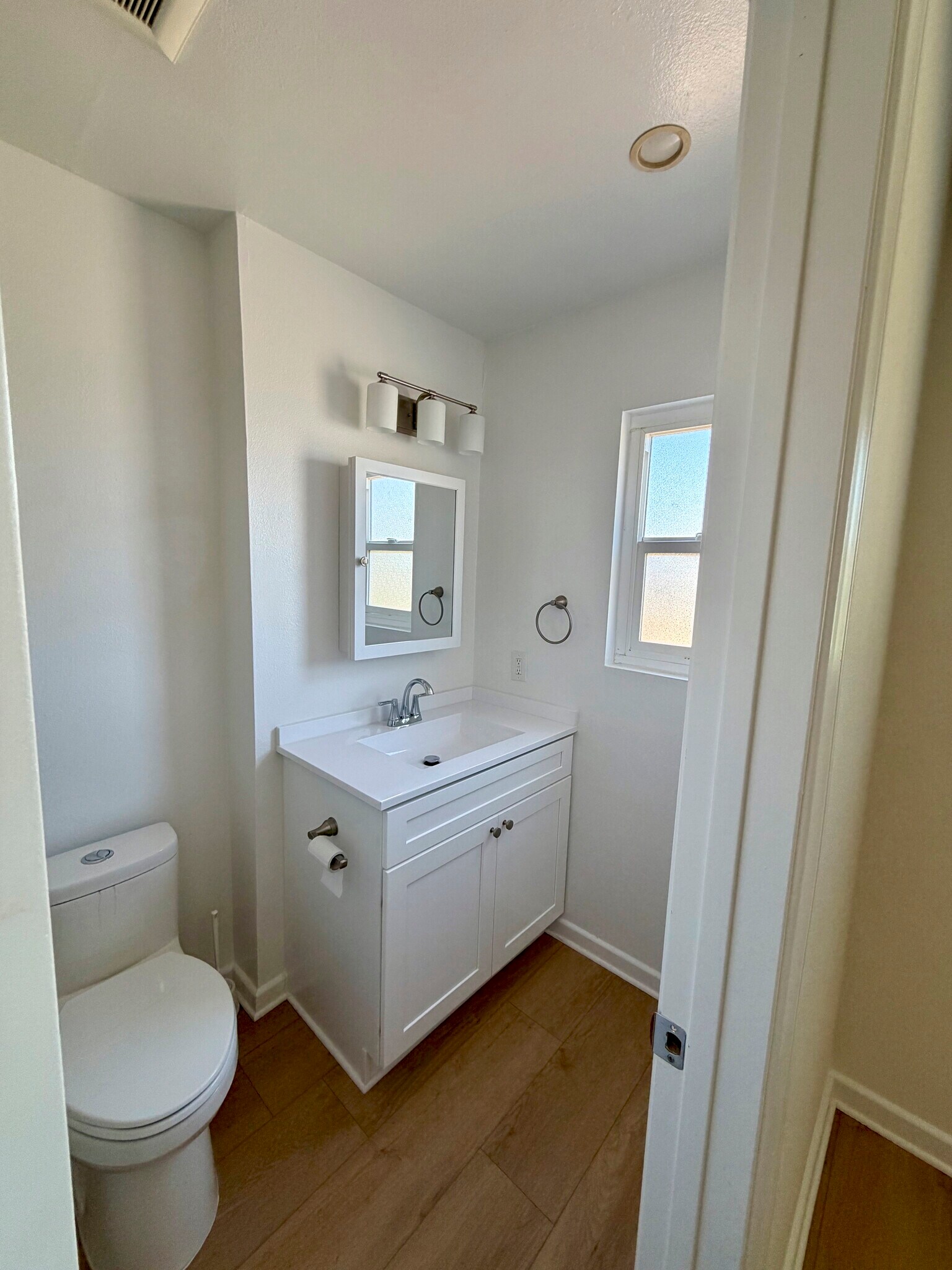 Master bathroom - 247 Alestar St