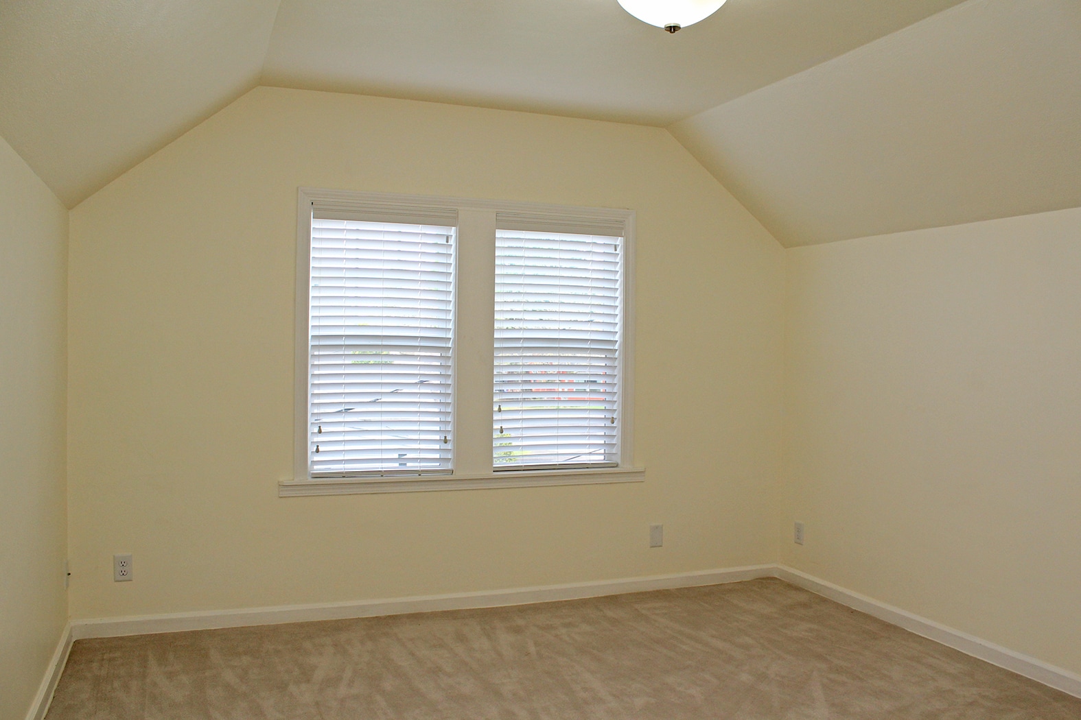 Building Photo - 9134 SE Ankeny St