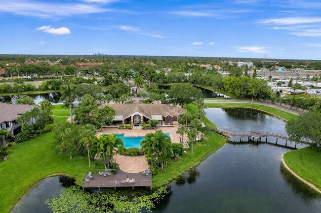 Building Photo - 10263 Gandy Blvd N