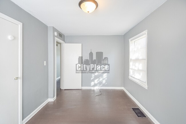 Building Photo - 4512 Payton Ave