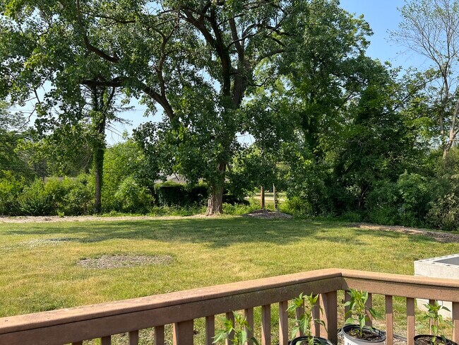 Building Photo - 2050 Beechnut Rd