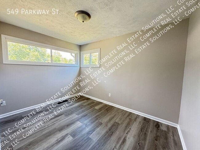 Building Photo - 549 Parkway St