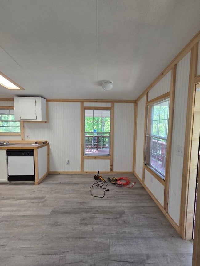 Building Photo - $1,800 - 3 Bedroom 3 Bathroom Unfurnished Home in Tatham Mountain Park