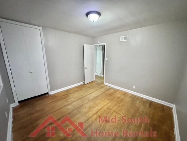 Building Photo - 3588 Hendricks Ave