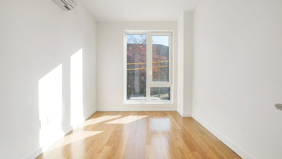 Building Photo - 13825 Barclay Ave