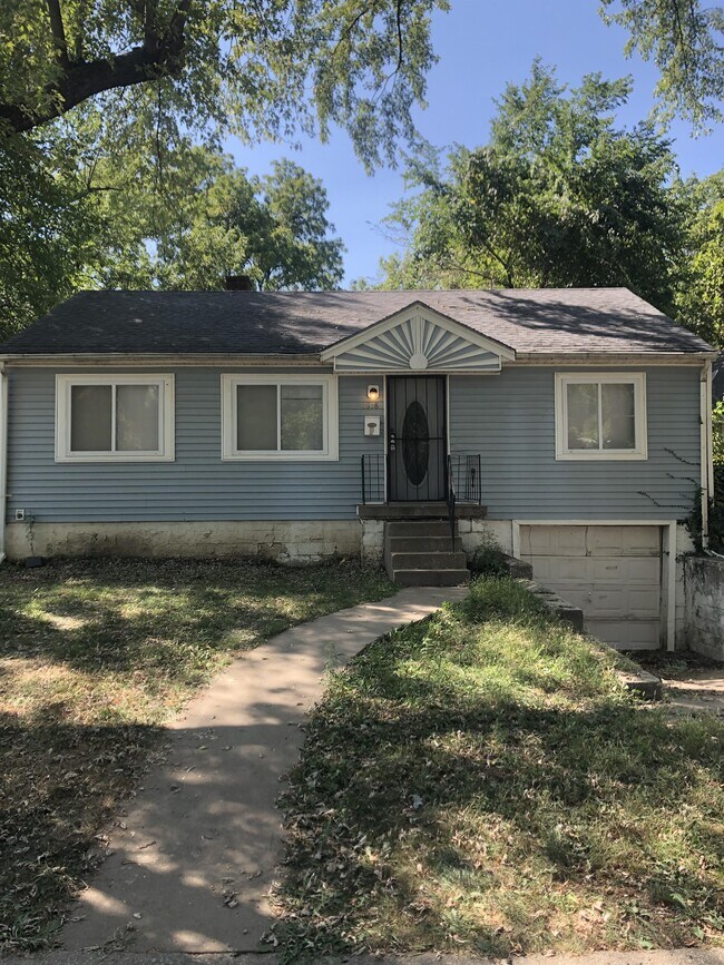 Building Photo - 6658 Flora Ave