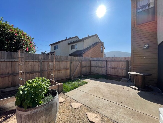 Building Photo - Two Bedroom Condo on Southside