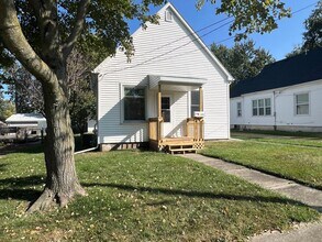 Building Photo - 1215 W Elm St