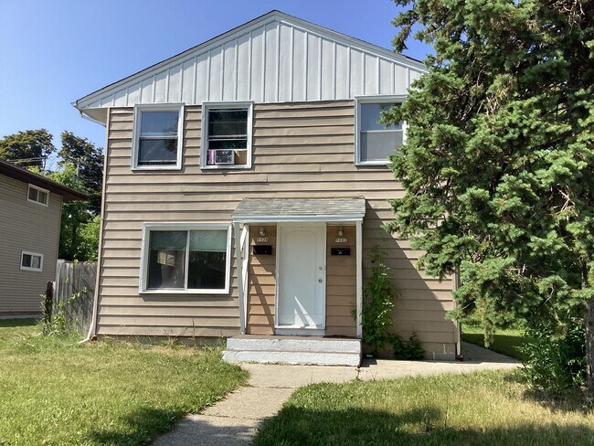 Building Photo - 7122-7124 W. Silver Spring Dr.