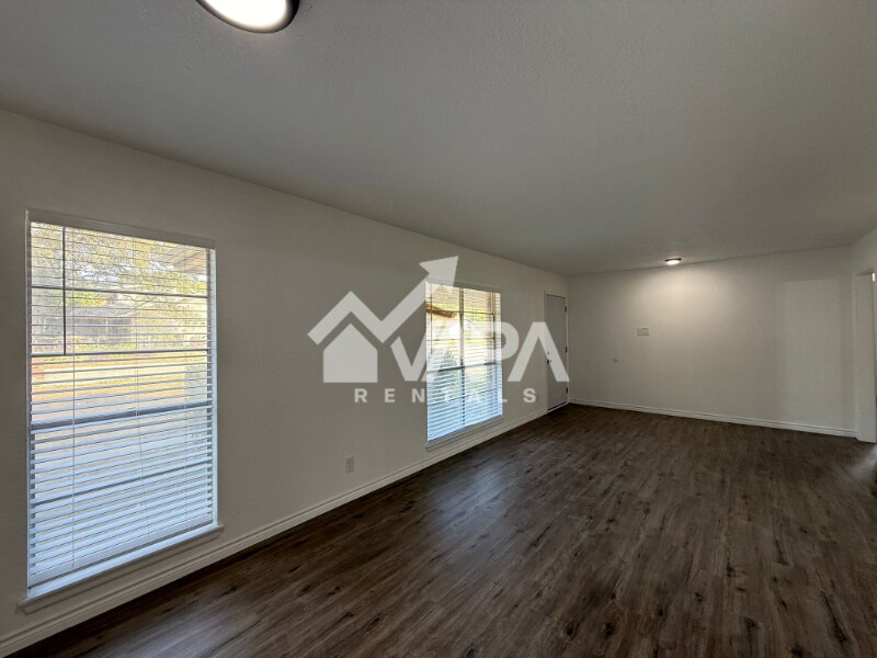 Building Photo - 9711 Flagstaff Dr