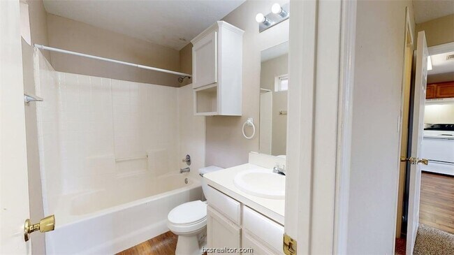 Building Photo - 1507 Hollow Hill Dr