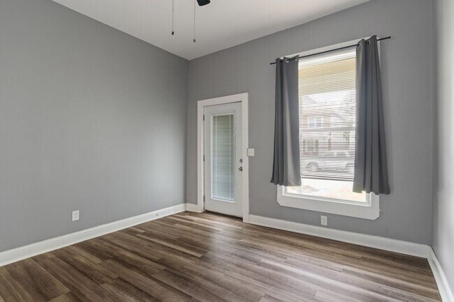 Building Photo - 41 N Beville Ave