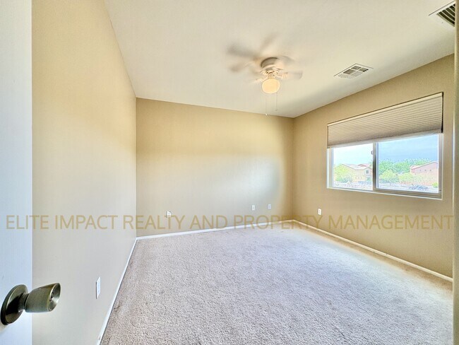 Building Photo - 6004 S Meadow Breeze Dr