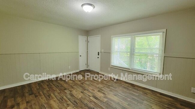 Building Photo - 1306 Ragan Ave