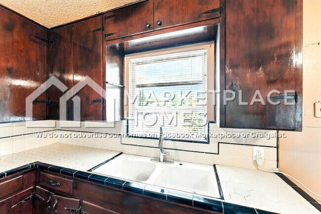 Building Photo - 2603 Kaiser Dr