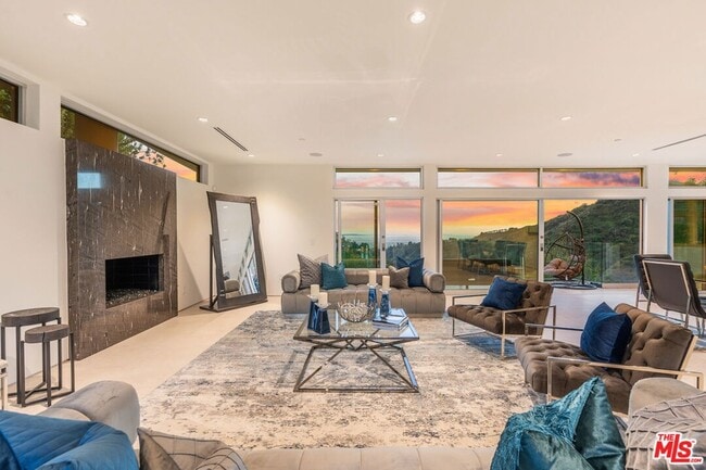 Building Photo - 2189 Summitridge Dr