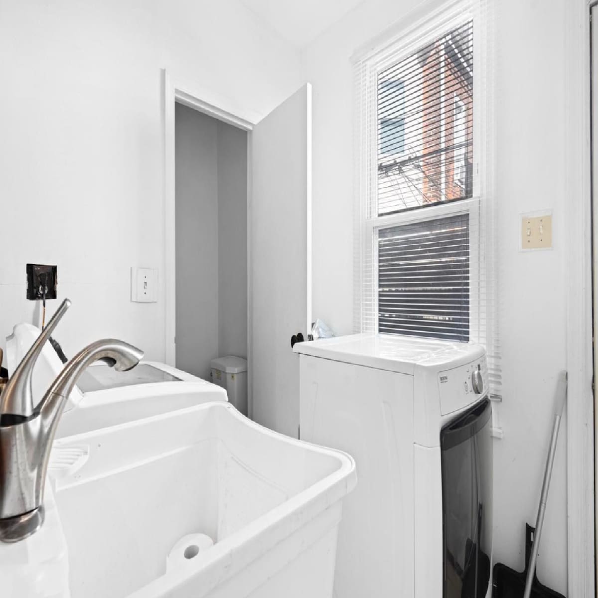 Building Photo - 539 Fernon St