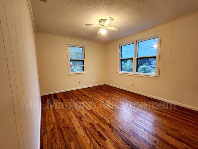 Building Photo - 105 Evora St