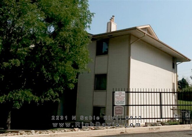 Building Photo - 2231 Sable Blvd