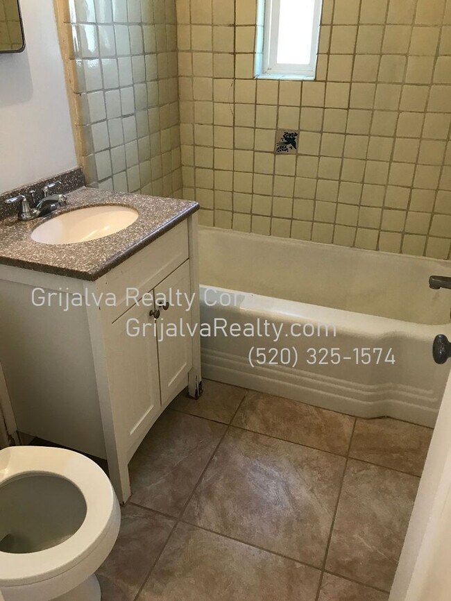 Building Photo - 1339 N Howard Blvd