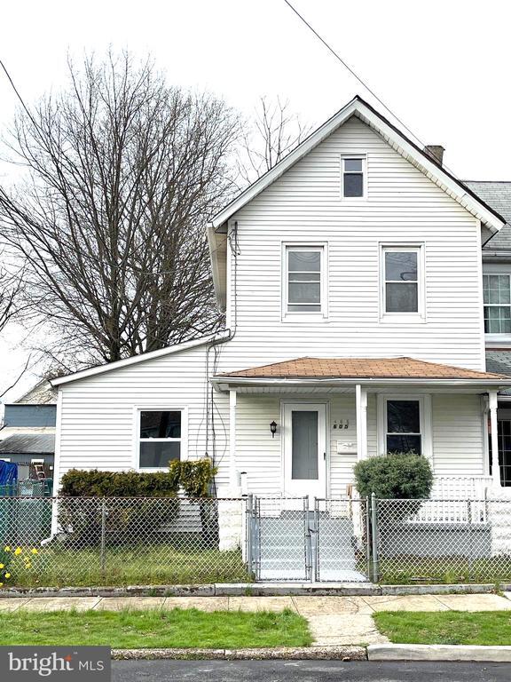 Building Photo - 605 W 3rd St