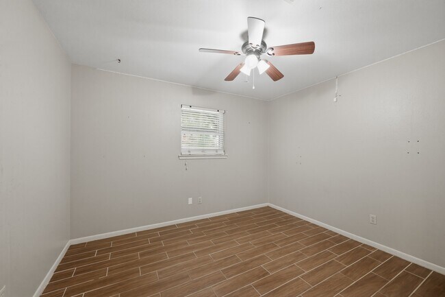 Building Photo - 2607 Brom-Bones Dr